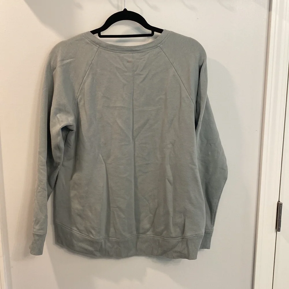 Athletic pullover - Picture 2 of 2